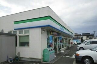 近くのファミリーマート 三島梅名北店まで450m（徒歩6分）