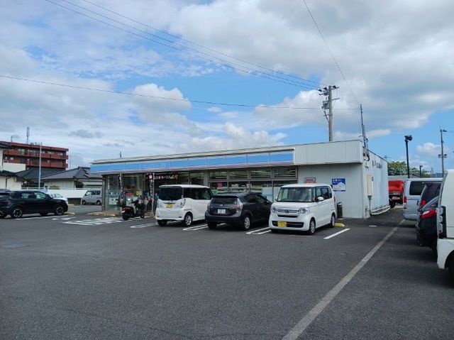 近くのローソン国分広瀬店まで550m（徒歩7分）