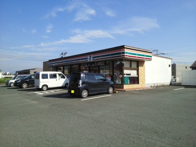 近くのセブンイレブン菊陽バイパス店まで300m（徒歩4分）