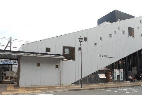 近くの矢川駅まで400m(徒歩5分)
