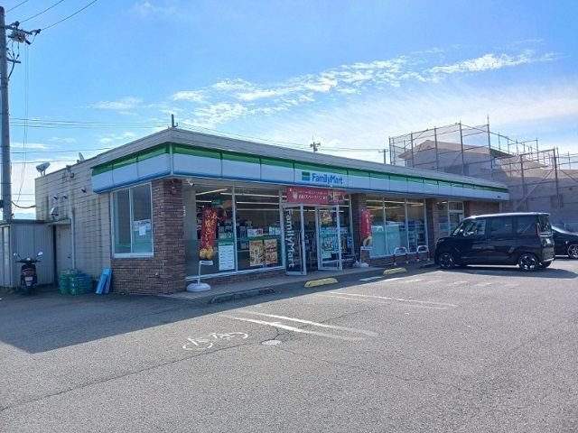 近くのファミリーマート砥部麻生店様まで600m（徒歩8分）