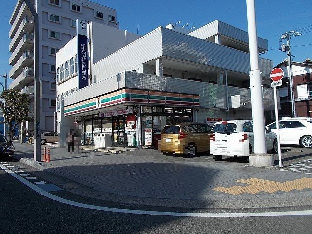 近くのセブンイレブン静岡常盤3丁目店まで140m（徒歩2分）