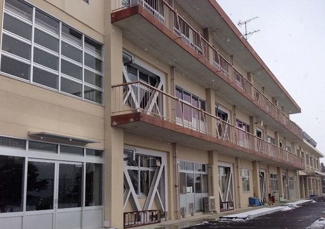 近くの福島市立湯野小学校まで1,000m(徒歩13分)