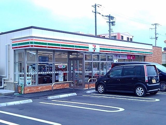 近くのセブンイレブン沖縄高原6丁目店まで210m(徒歩3分)