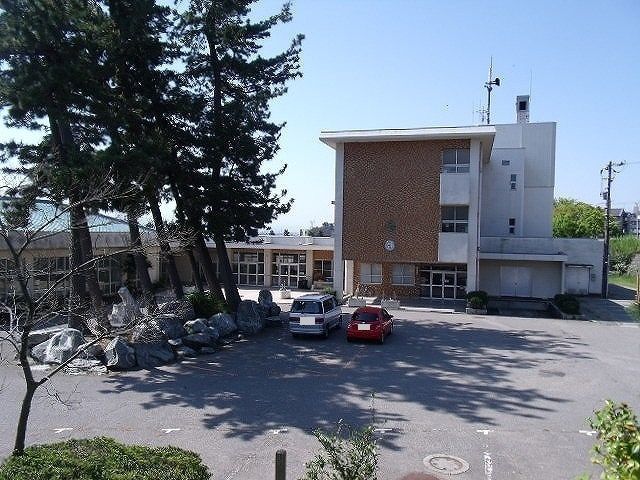 近くの大根布小学校まで600m（徒歩8分）