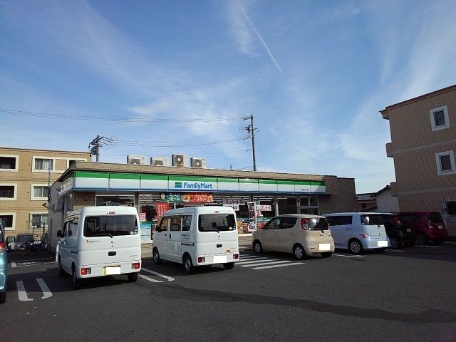 近くのファミリーマート鈴鹿白子町店まで250m(徒歩4分)
