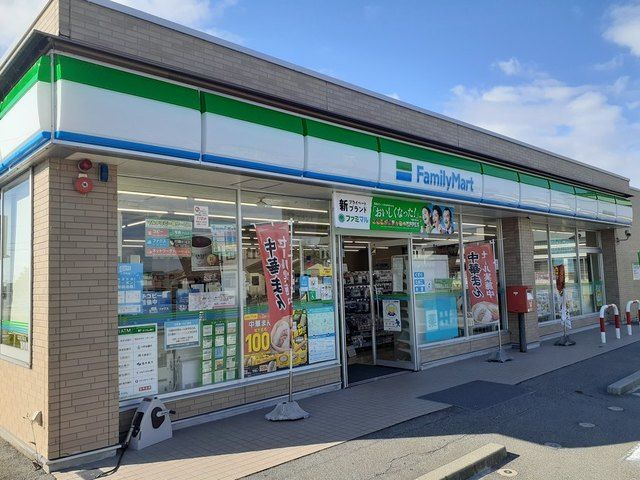 近くのファミリーマート生地漁港前店まで600m（徒歩8分）