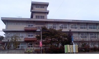 近くの岡山小学校まで1,700m（徒歩22分）