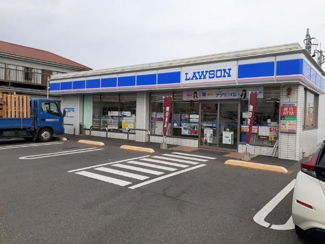 近くのローソン前橋総社町二丁目店まで600m（徒歩8分）