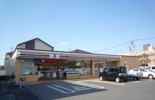 近くのコンビニまで500m（徒歩7分）