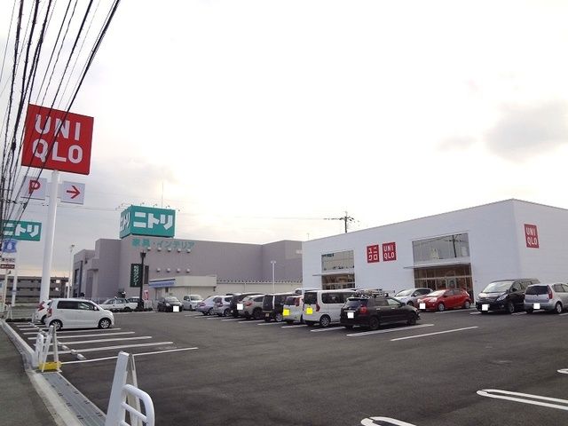 近くのユニクロまで1,400m（徒歩18分）