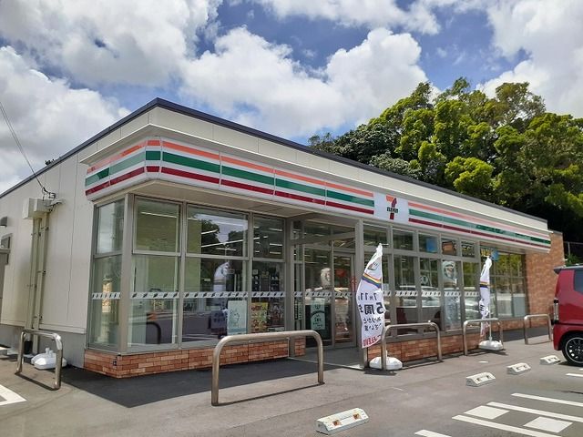 近くのセブンイレブン越来2丁目店まで270m(徒歩4分)