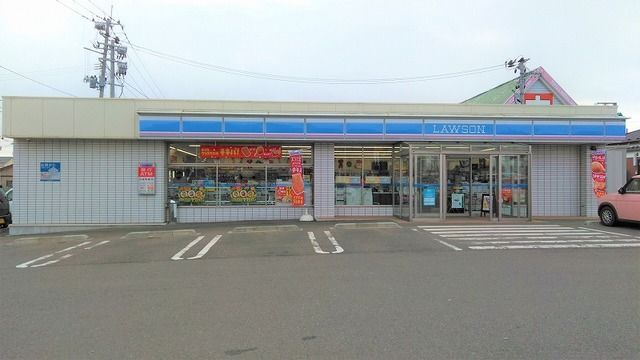 近くのコンビニまで700m（徒歩9分）