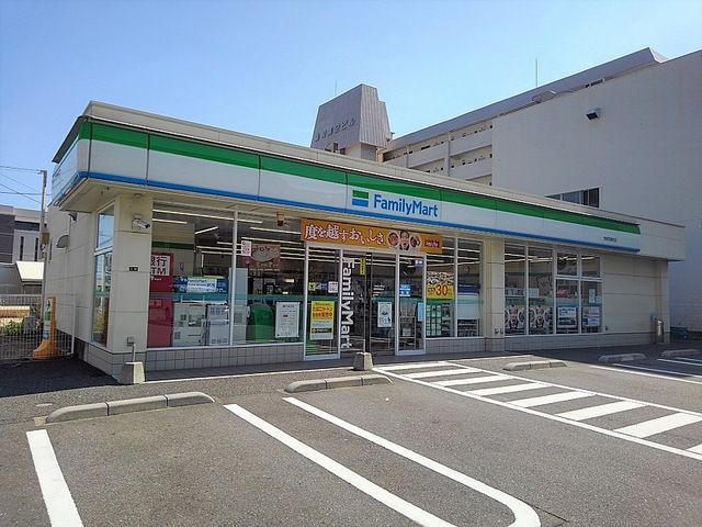 近くのコンビニまで220m（徒歩3分）