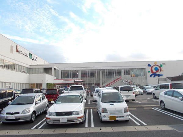 近くの小倉コロナワールドまで700m（徒歩9分）