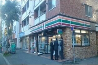 近くのセブンイレブンまで180m(徒歩3分)