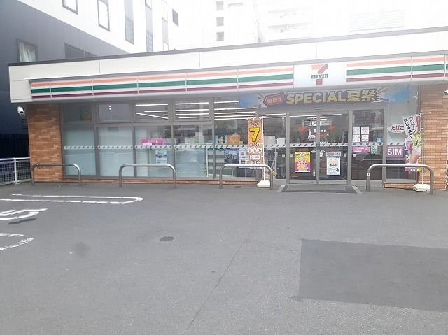 近くのセブンイレブンまで300m（徒歩4分）
