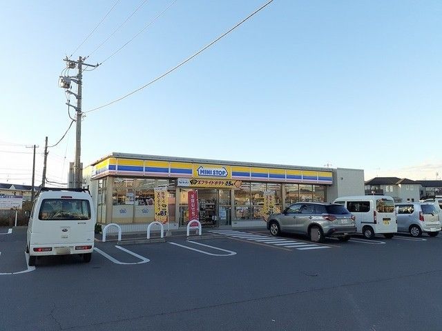 近くのミニストップマラソン通り店まで800m(徒歩10分)
