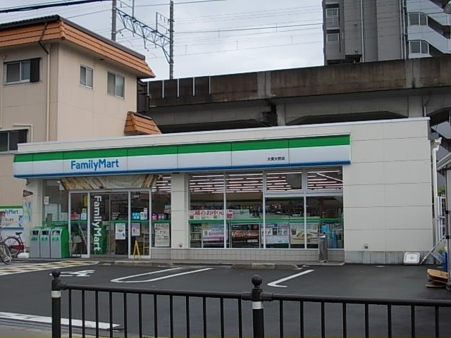 近くのファミリーマート様まで450m（徒歩6分）