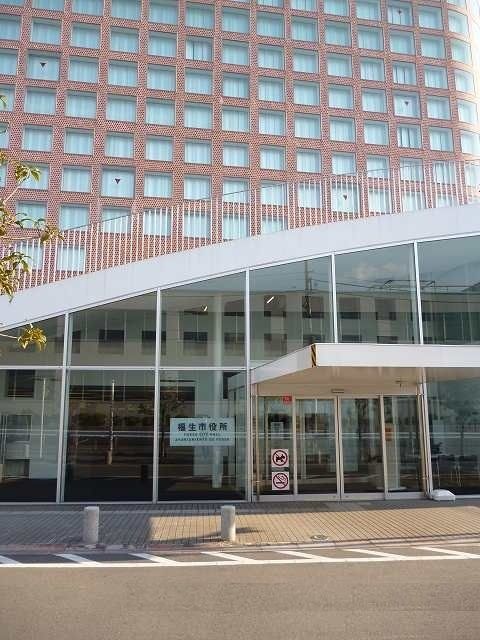 近くの福生市役所まで1,600m（徒歩20分）