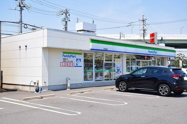 近くのコンビニまで300m（徒歩4分）