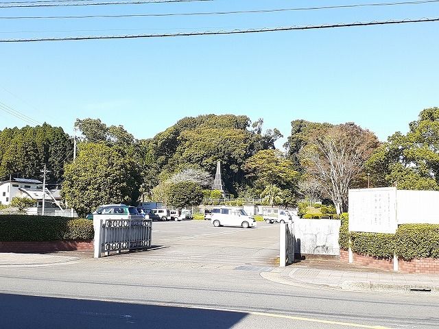 近くの国富町運動公園まで1,200m(徒歩15分)