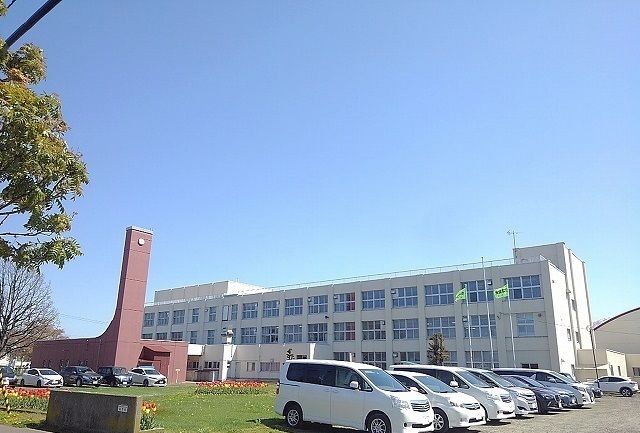 近くの岩内東小学校まで1,250m(徒歩16分)