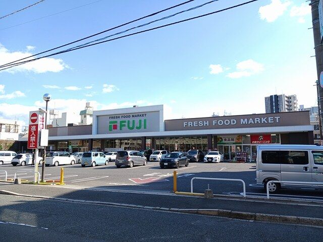 近くのフジ白島店まで231m（徒歩3分）