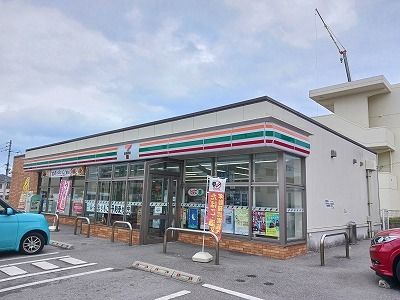 近くのセブンイレブン琉球大学東口店まで1,200m（徒歩15分）