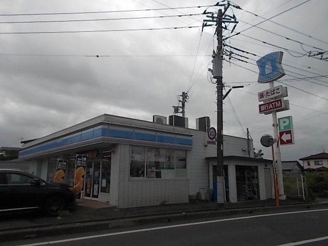 近くのローソン水戸見川三丁目店まで600m(徒歩8分)