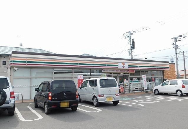 近くのセブンイレブン三輪山隈店まで1,100m(徒歩14分)