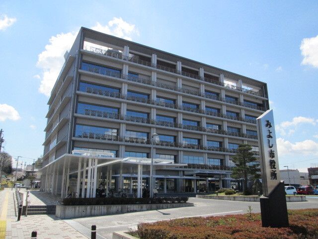近くの役所まで1,400m（徒歩18分）