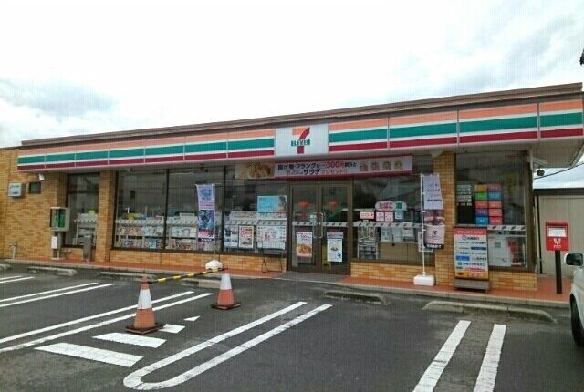 近くのコンビニまで850m（徒歩11分）