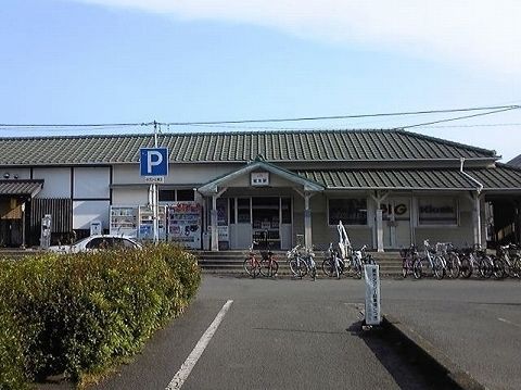 近くのJR蔵本駅まで750m（徒歩10分）