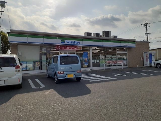 近くのコンビニまで450m（徒歩6分）