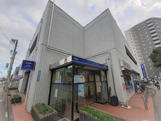 近くのみずほ銀行新所沢支店まで550m（徒歩7分）