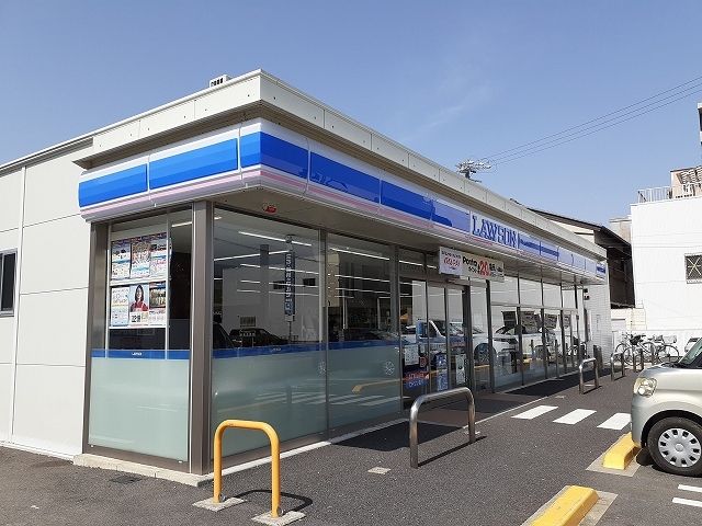 近くのローソン鈴鹿神戸一丁目店まで700m（徒歩9分）