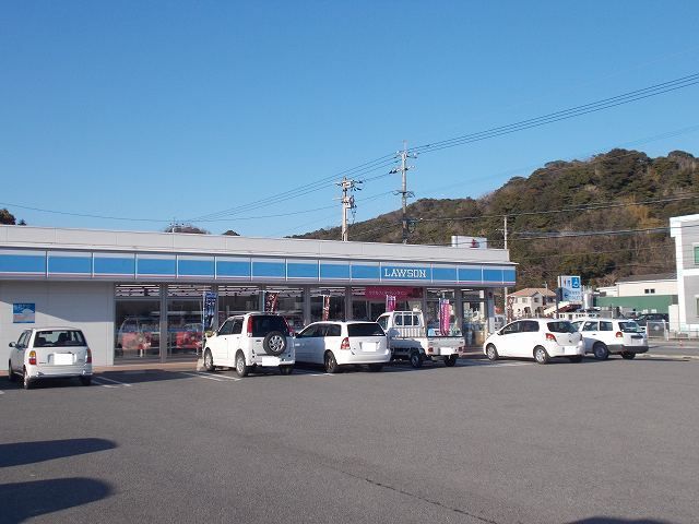 近くのローソン加草店まで1,500m（徒歩19分）