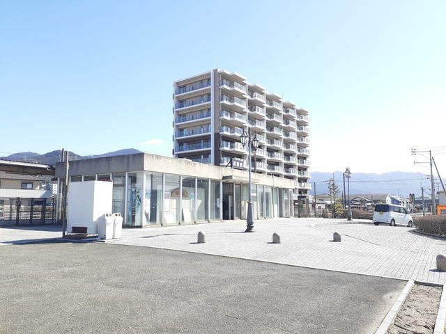 近くのＪＲ須惠駅まで740m（徒歩10分）