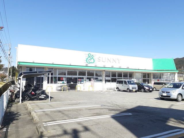 近くのサニー須恵店まで1,700m（徒歩22分）