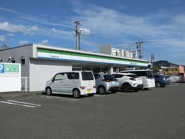 近くのコンビニまで94m（徒歩2分）