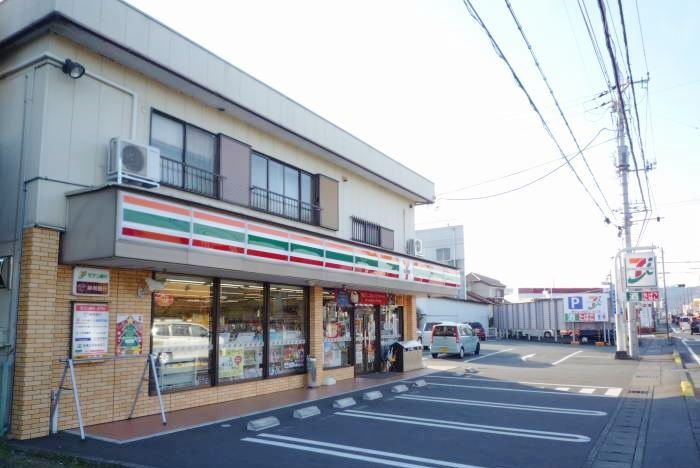 近くのコンビニまで450m（徒歩6分）