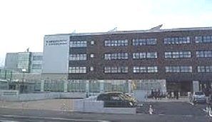 近くの北白石中学校まで560m（徒歩7分）