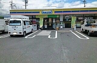 近くのミニストップ豊川森店まで690m（徒歩9分）