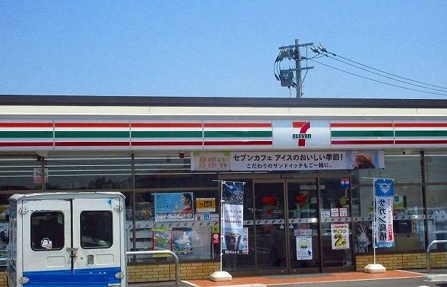 近くのセブンイレブンまで450m（徒歩6分）