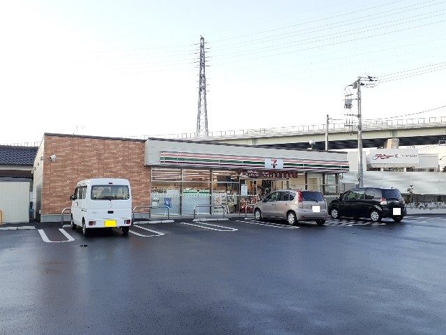 近くのコンビニまで500m（徒歩7分）