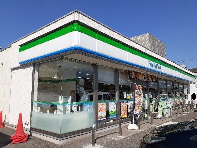 近くのファミリーマート福山新浜町店まで490m（徒歩7分）