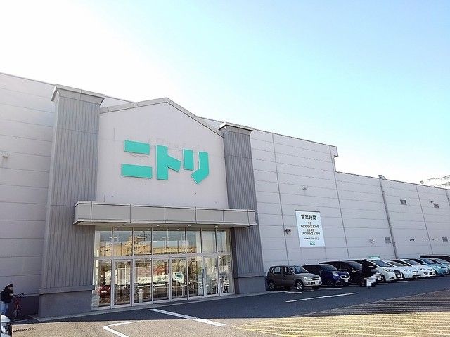 近くのニトリ草加店まで1,200m（徒歩15分）