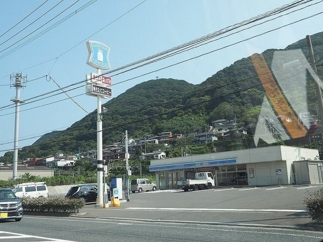 近くのコンビニまで450m（徒歩6分）