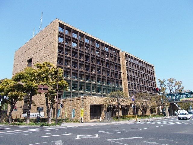 近くの役所まで750m（徒歩10分）
